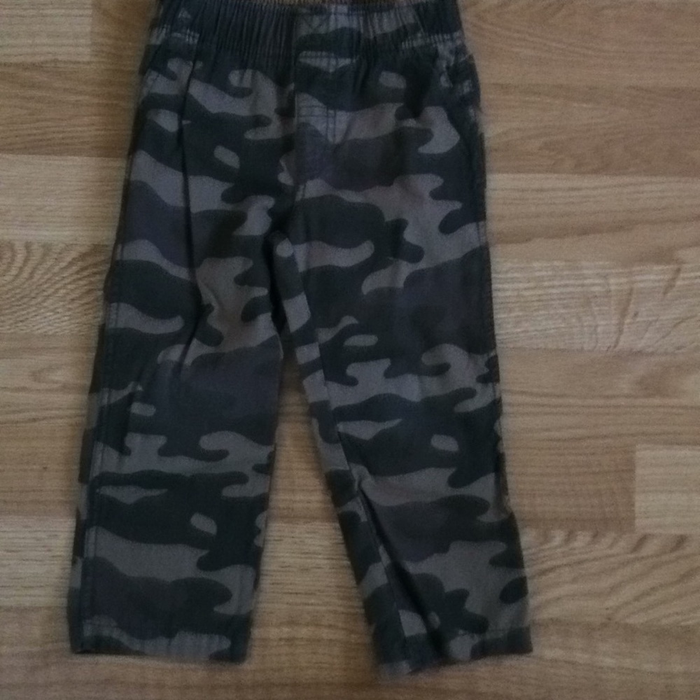 Carters 3t camo pants.